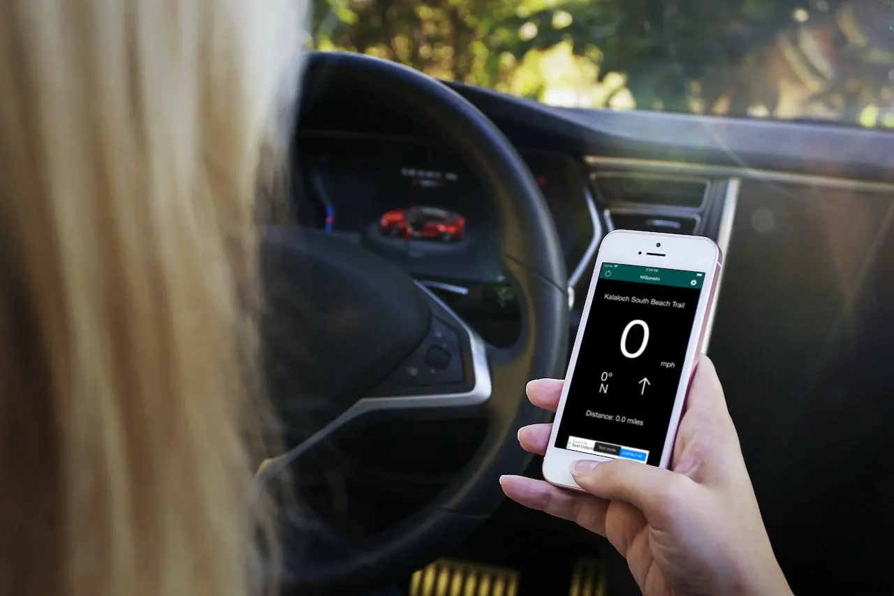 MiSpeedo app showing a digital speedometer on an iPhone